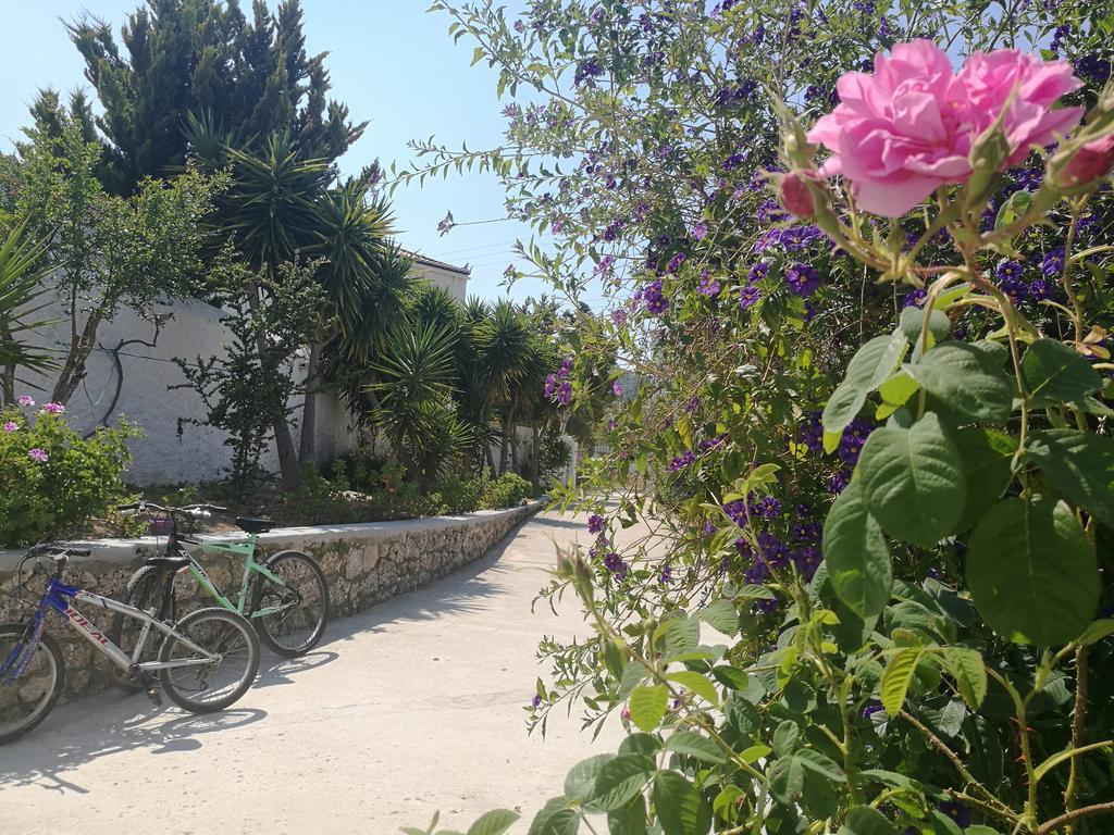 Villa Metaxa Spetses Town ภายนอก รูปภาพ
