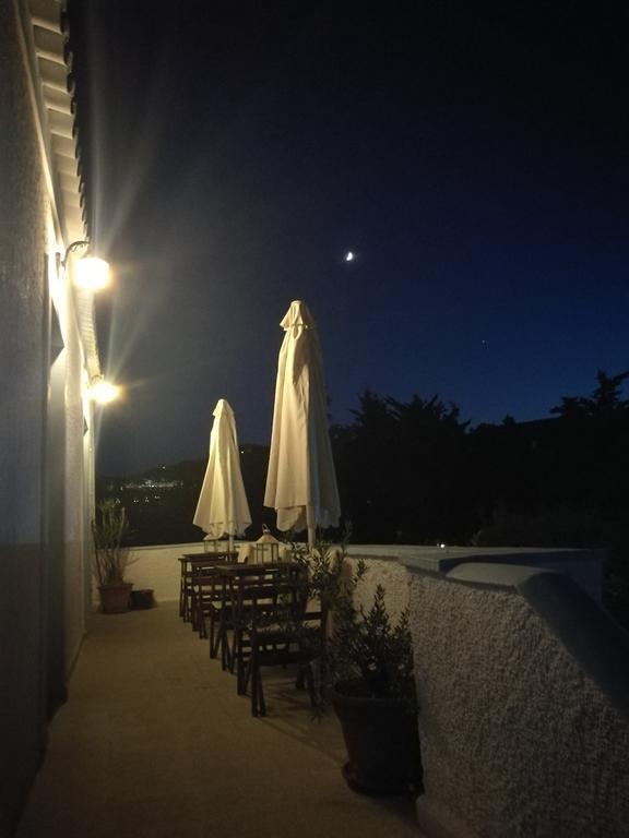 Villa Metaxa Spetses Town ภายนอก รูปภาพ